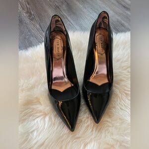 Ted Baker London Kawaa black patent leather pumps Size 37